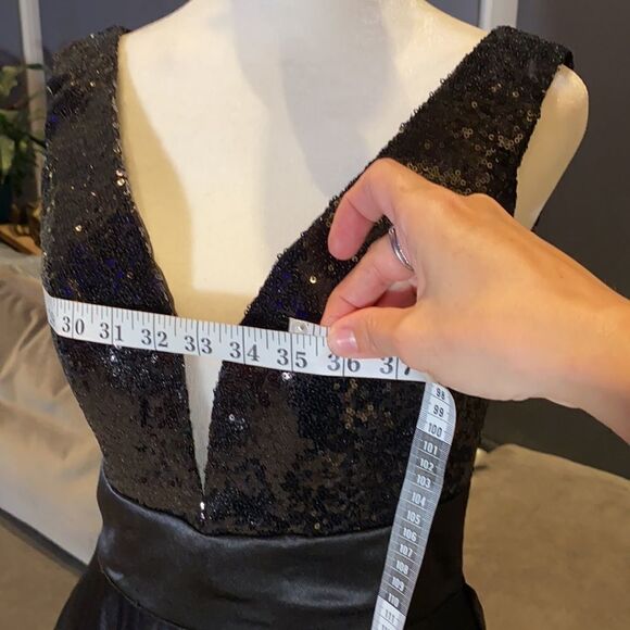 Women’s Black Full Length Sequined Bodice V-Neck Party Prom Dress Size 2 NWOT - Picture 9 of 11